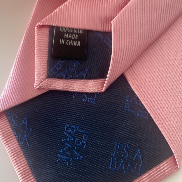 Light Pink Stain Resistant Jos. A. Bank Men’s Solid Tie - Traveler Collection - Picture 7 of 7